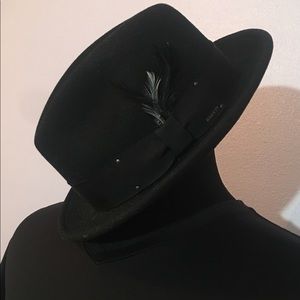 Bailey’s of Hollywood- The Tino